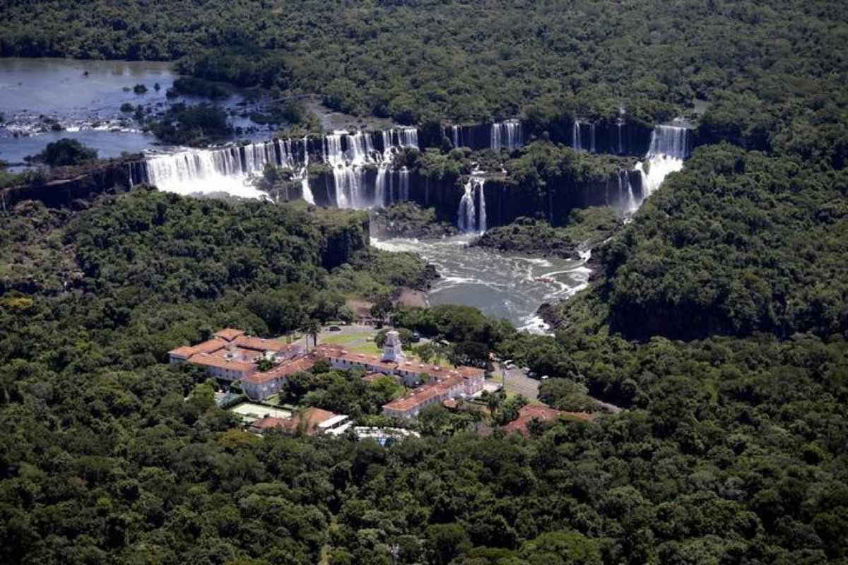 La ministra de Medio Ambiente y Cambio Climático de #Brasil, @MarinaSilva, advirtió de la necesidad de adoptar medidas para mitigar los fenómenos extremos del cambio climático, y para evitar la pérdida de biodiversidad 
xhtxs.cn/TJ9