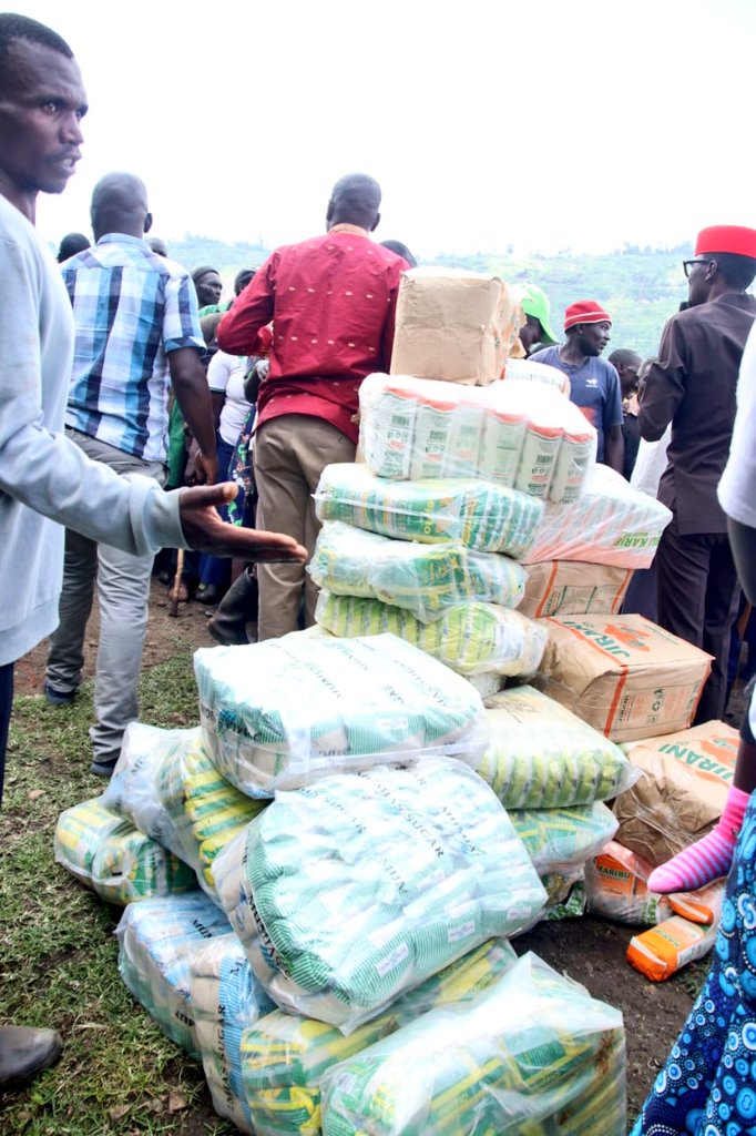 Today, I visited the victims of the recent landslide in Chesikaki ward, Mt. Elgon, where we tragically lost four lives. In this challenging time, I offered my support by providing food & other essential supplies to help them cope with their immediate needs. #DidmusBarasaGov27