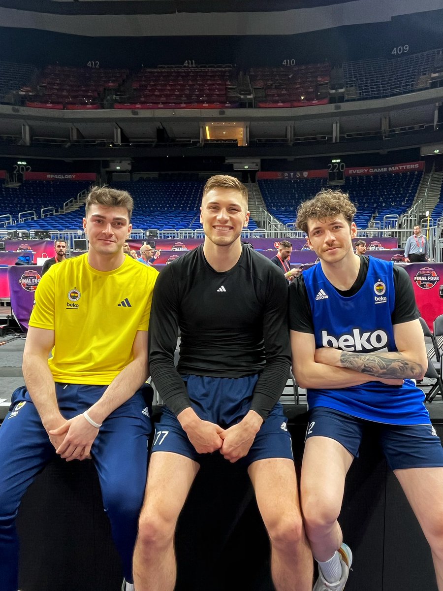 Bizimkilerden idman sonu pozu 😎
#betwinner #bitcoin
#YellowLegacy #EuroLeague #F4GLORY