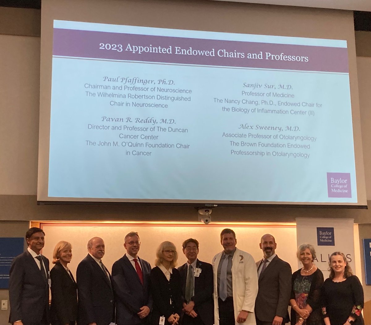 de_Paiva_Lab's tweet photo. 2024 Faculty Awards Day celebrating 2023 accomplishments. I’m so grateful for the Caroline Elles Professorship and the Department of Ophthalmology at BCM.   I’m even more grateful for the support of my family and lab team members. https://t.co/FQrkCaRwQt