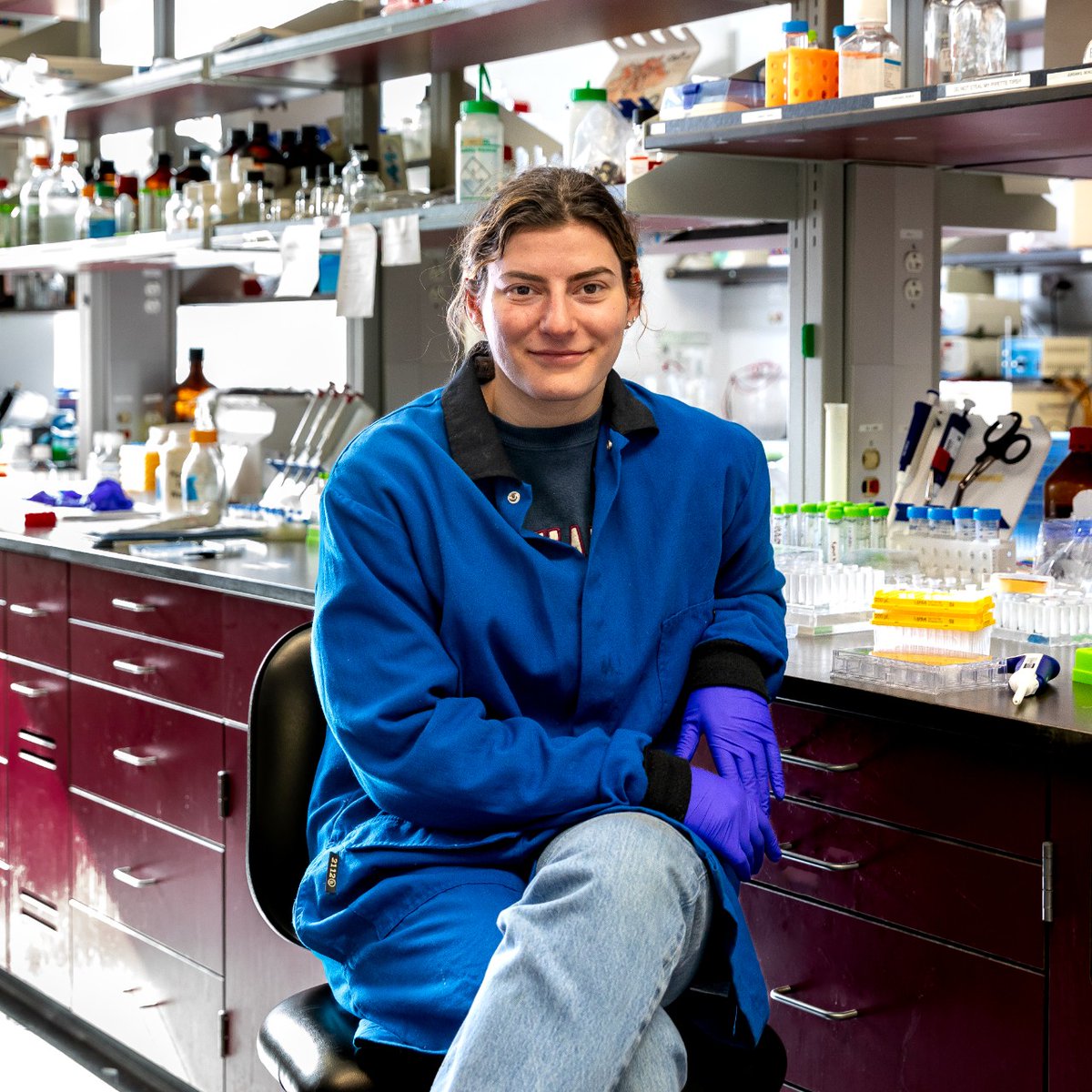 Here's to Jordan Janowski, NYU basketball championship team point guard and chemistry researcher extraordinaire!  Check out Jordan's DNA Lab research highlighted as one of the TOP 9 out of hundreds of undergrad research projects at NYU this year: nyu.edu/about/news-pub…