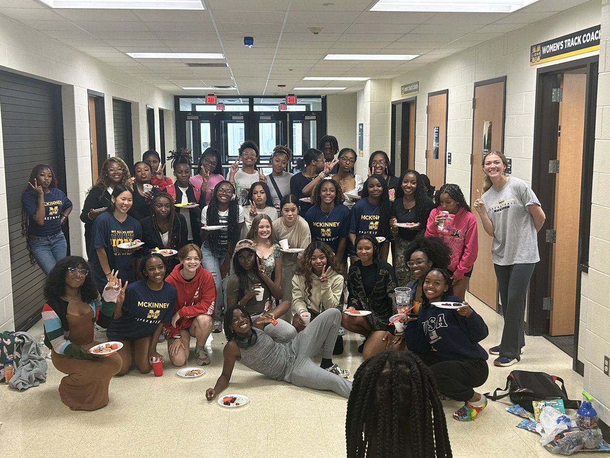 smartashlynn's tweet photo. McKinney High Girls track ended the year with some water balloons and candy salad fun… They also fully initiated me with the rest of the water 🤦🏼‍♀️
#teambuilding #runfasthavefun #grit https://t.co/TAzHbs2EB2