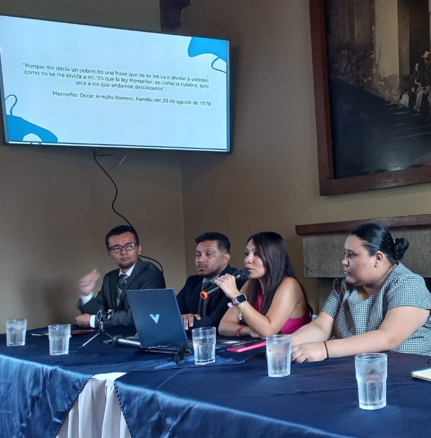equipo_ca's tweet photo. Este informe da cuenta de las tendencias regionales sobre la instrumentalización de los Sistemas de Justicia para criminalizar a la ciudadanía. @FESPAD_sv @ciprodeh1 @apoyomutuo @CentroCDH #CONADEHUPA. https://t.co/IRV0opxXLX