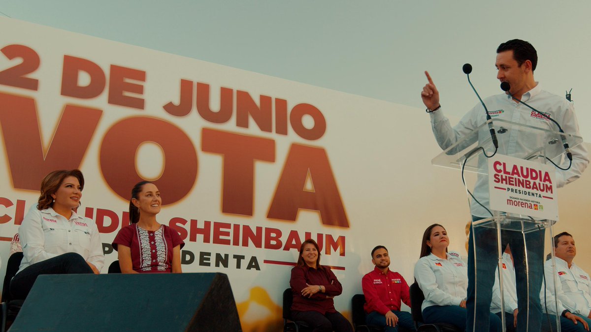 FernandoRVM's tweet photo. No hay palabras para describir el gran apoyo que recibió nuestra candidata a la presidencia, la Dra. @Claudiashein, en este gran cierre estatal.

Estamos haciendo historia… no dudo que veremos más presidentas a lo largo del futuro de México, pero la PRIMERA, solo habrá una… mi presidenta, la Dra @Claudiashein .

Demostramos una vez más que todo Hermosillo y Sonora, está con la Doctora. 

#ClaudiaPresidenta #SonoraConClaudia