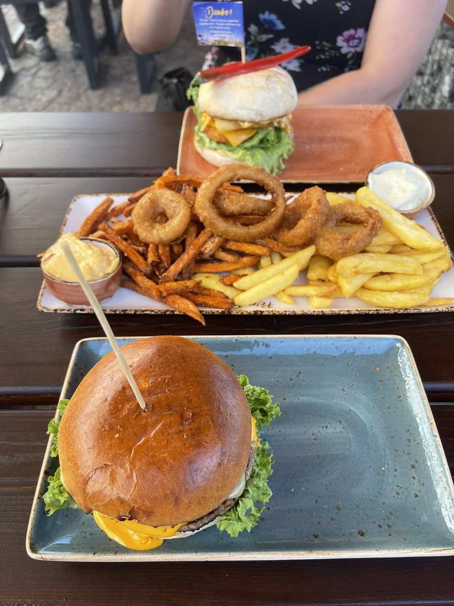 TheConnoisseur tweet media