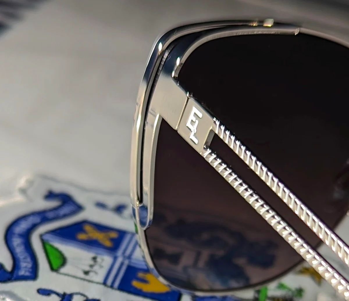 ⚪️🔵 Exciting news for all Bury FC fans! Our main shirt sponsor, EyeLevel, is offering an exclusive 10% discount on all orders! 😎 Get stylish sunglasses or reading glasses and you'll also receive a free EyeLevel R9 retainer with your order! Shop now and use code