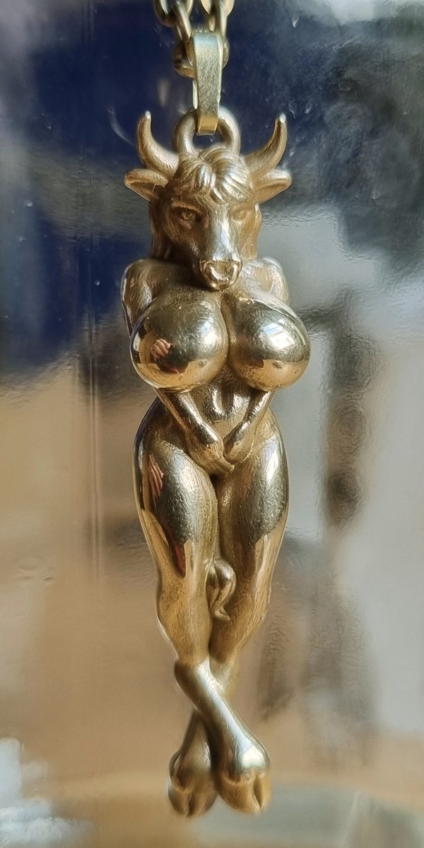 nightmare22903's tweet photo. and the last is the cow, looks pretty good in brass.
#3dprinted #furry #3dsculpting #jewelry https://t.co/vm1gfNnl6h