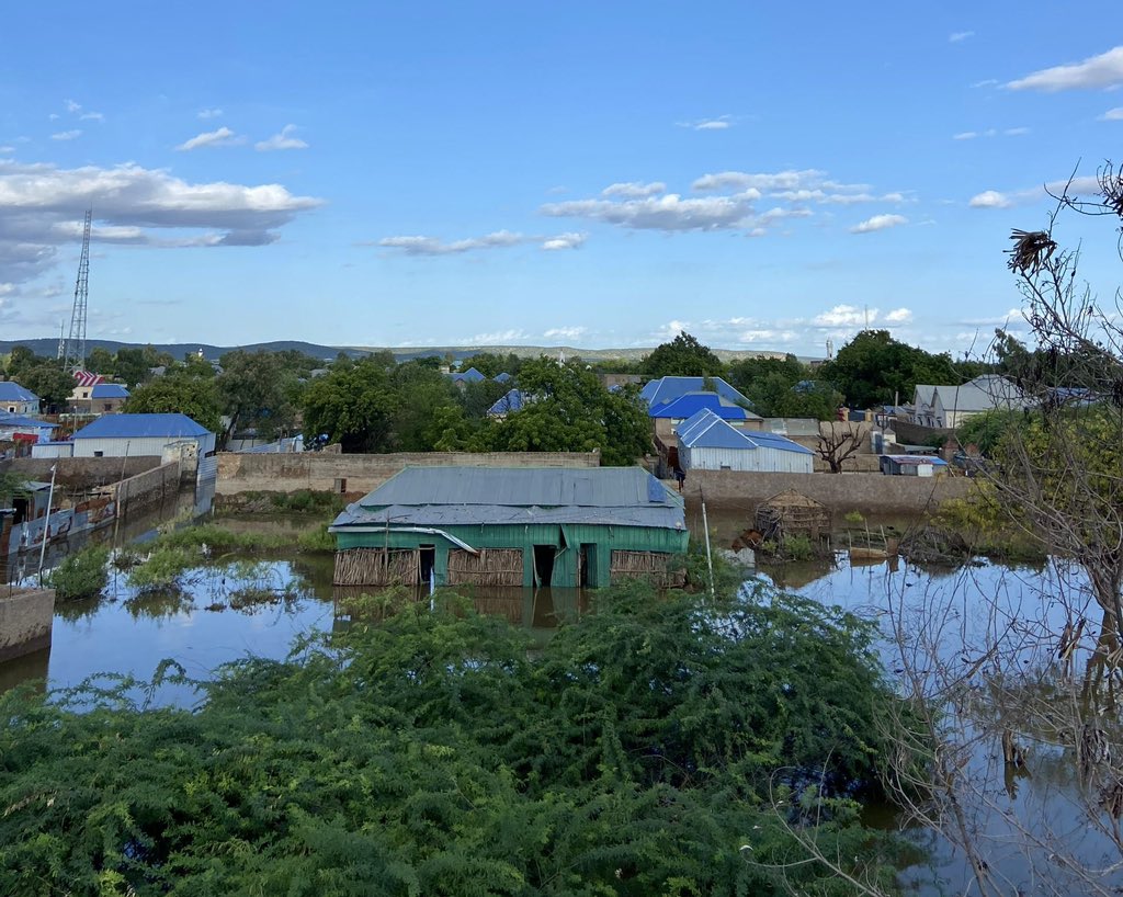 Heartbroken to see these images coming out of Baladweyne. A city that is plagued by climate disasters - the flooding there has created a full-blown humanitarian emergency. The people there are suffering unimaginably. My heart goes out to Baladweyne.😭