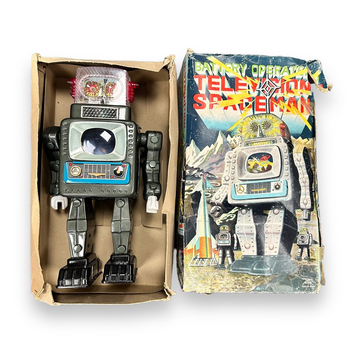 GriffinAuctions's tweet photo. A sneak peek, at what is coming up for auction in our 2nd July Toy Sale. Great vintage toys, that will certainly bring back memories for many.

There is still time to consign items into this sale. 

If you would like to know how much your item or collection is worth at auction, head over to our website and get your free online valuation, or phone us on 01926 505012.

#toycollector #toys #auction #griffinsauctions #vintage