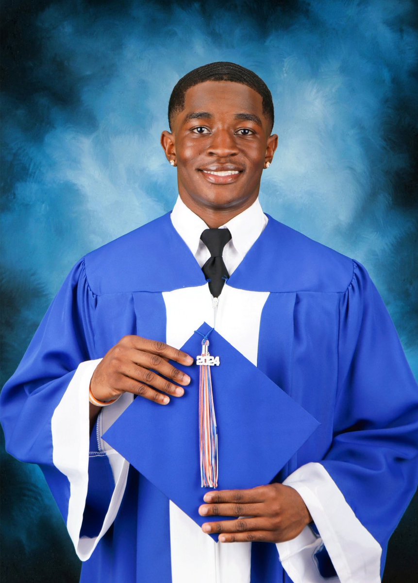 datsmegee's tweet photo. Congratulations Mike! Graduation Vibes! #AsWeProceed https://t.co/i9KMQabrWG