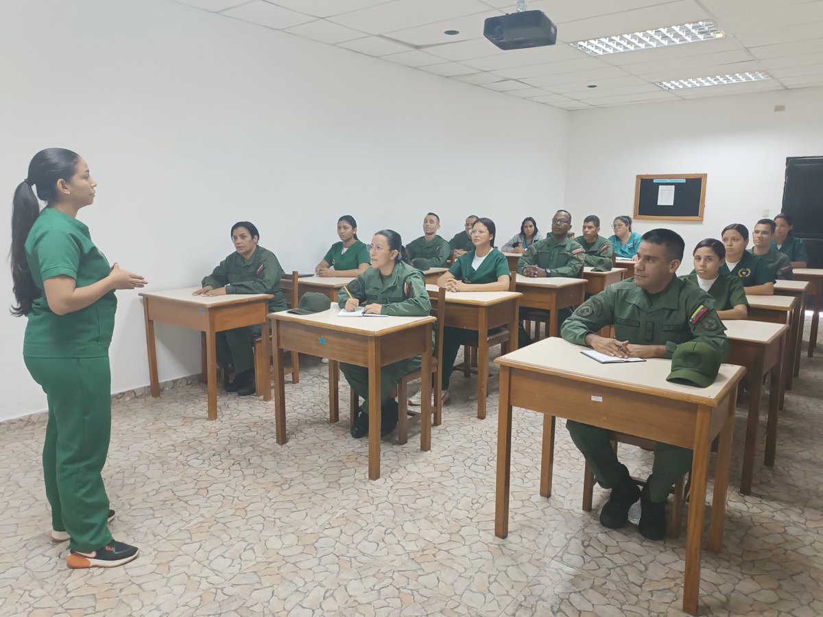 #23May// Cumpliendo instrucciones del MG. @comgral se realiza disertación sobre Sabotaje eléctrico especialmente en el interior del país, programado por la Dirección de Educación de la AMB, dictado por la Cap. Helen Hernández. 

#CreoEnVenezuela
#HonorVoluntadYEficiencia