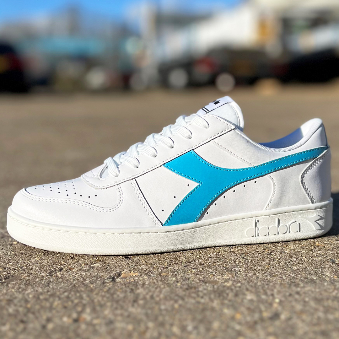 The new Diadora MB Elite in collaboration 80sCC is a must. Crisp white leather with fresh turquoise branding complete the overall look. Shop these here: 80scasualclassics.co.uk/trainers-c12/d… #diadora #trainers