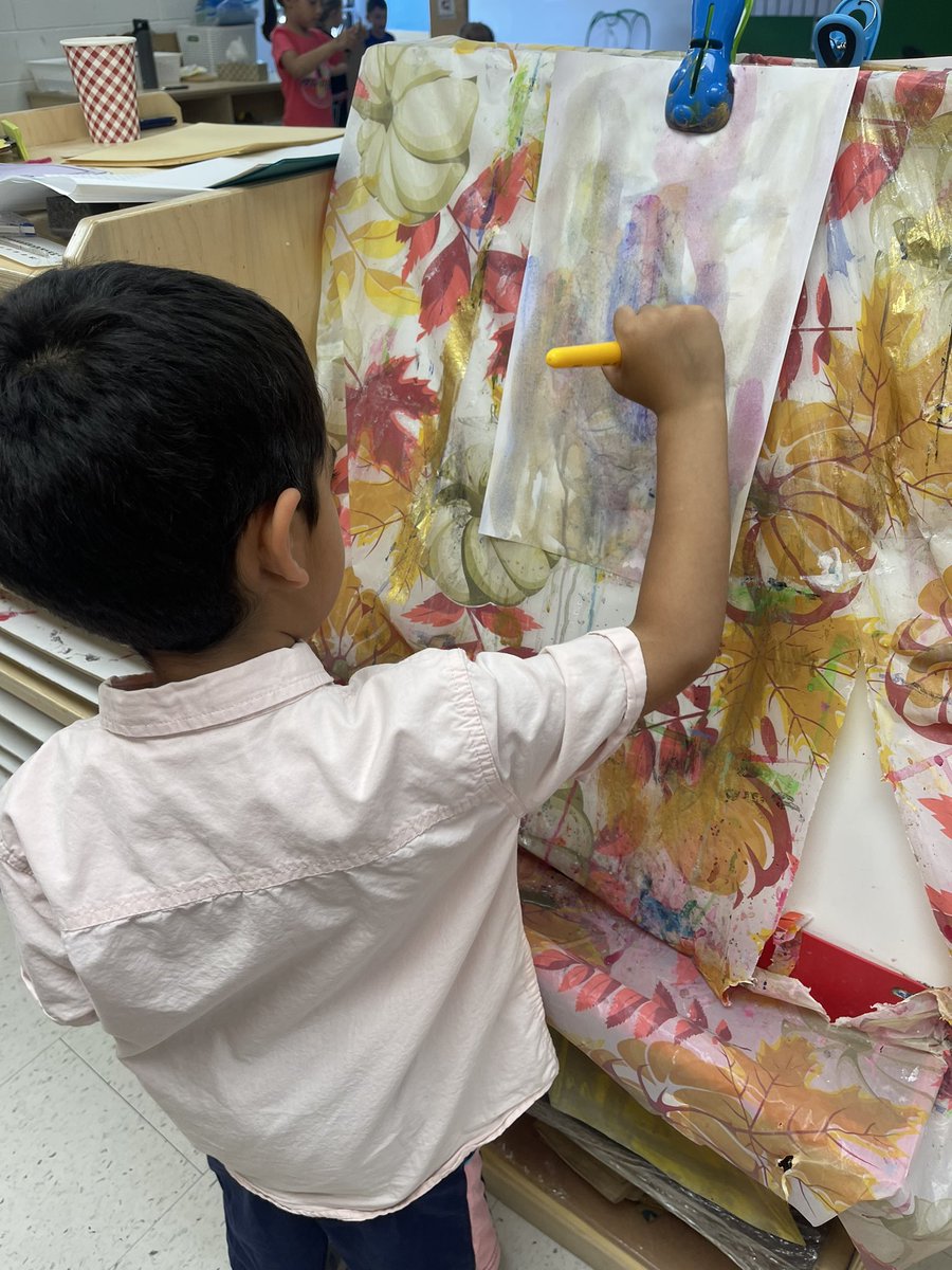 this afternoon we created a bunch of different art pieces 🎨🖌️ we did some crumpled paper art, raised salt painting, some guided drawings, and free style painting.