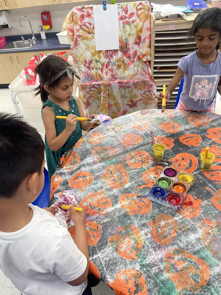 mrsgerolini's tweet photo. this afternoon we created a bunch of different art pieces 🎨🖌️ we did some crumpled paper art, raised salt painting, some guided drawings, and free style painting. https://t.co/eNGi0lgufA