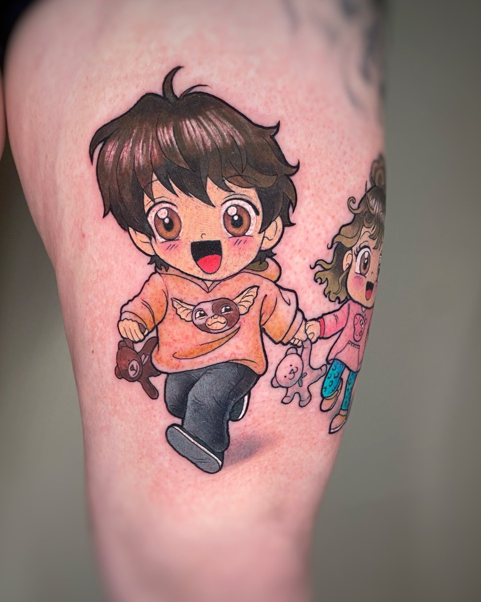annamunin's tweet photo. Hijos de @incongruencias_del_cosmos en estilo anime-chibi
Me flipa hacer piezas de este tipo dejándome total libertad de representar a vuestros peques 🥰

Hecho en el refugio @mokkitattoostudio 

#anime #chibi #animetattoo #animeink #chibitattoo #tattoo https://t.co/J7OiTDlOIm