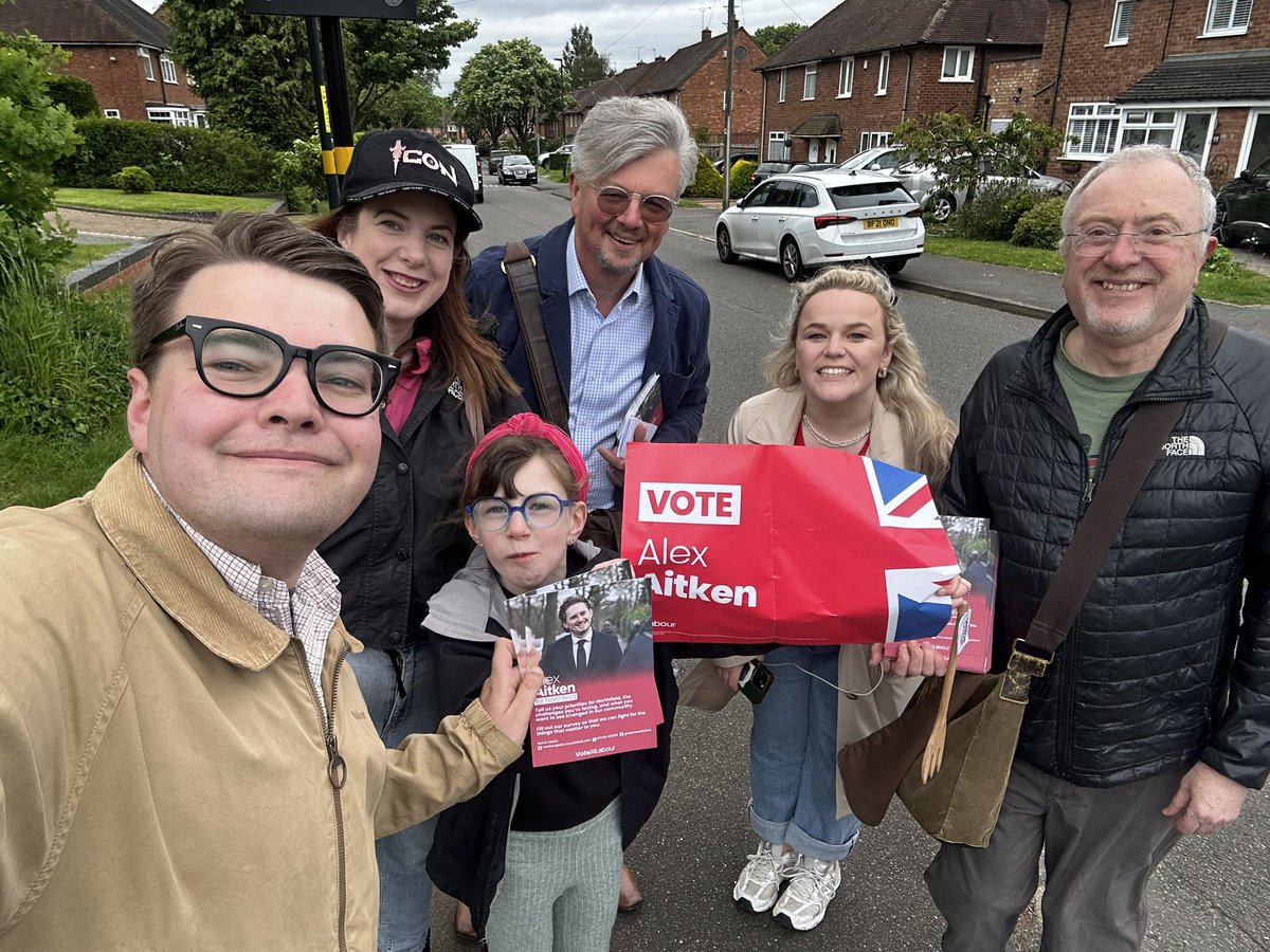 #GE24 campaigning for @alex4northfield this evening! 

Looking forward to seeing Northfield turn red again🌹