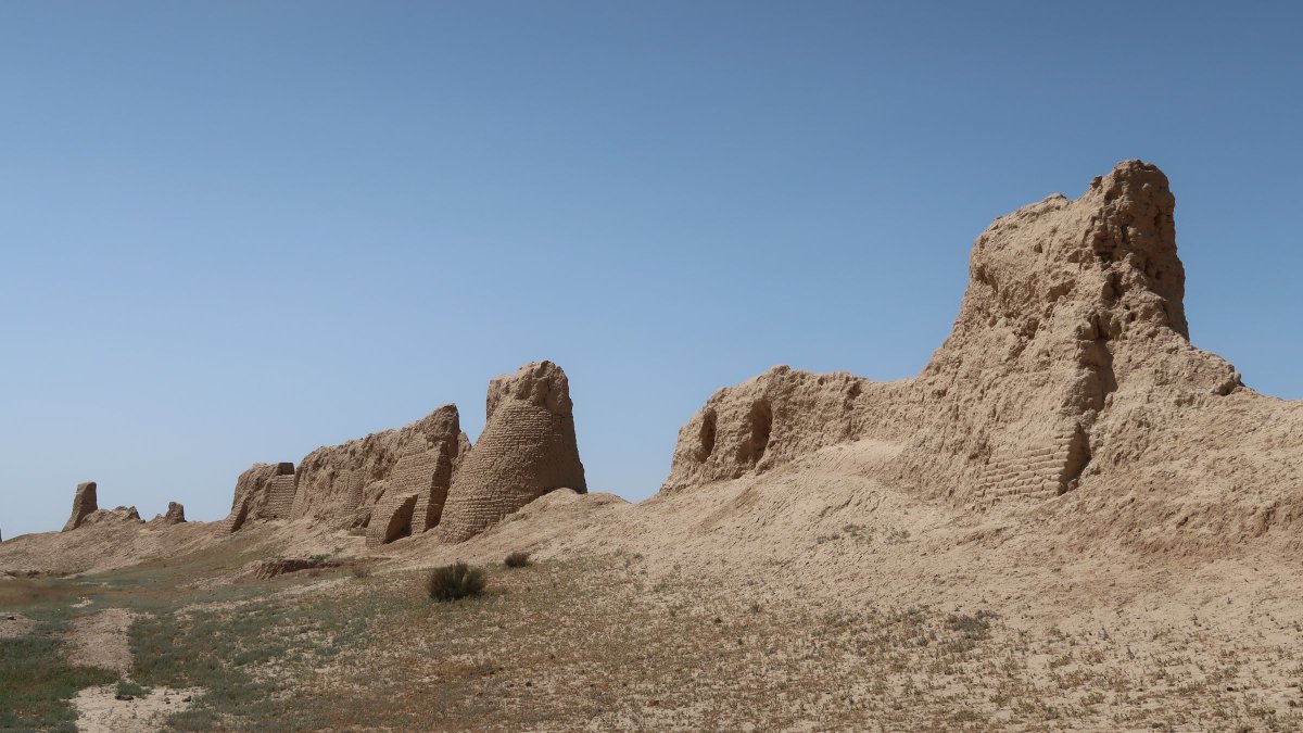 The lost 6th century city of Sauran, located between Turkestan and Baikonur 🇰🇿. Conquered by Genghis Khan, spared by Timur, devastated by the decline of the Silk Route.