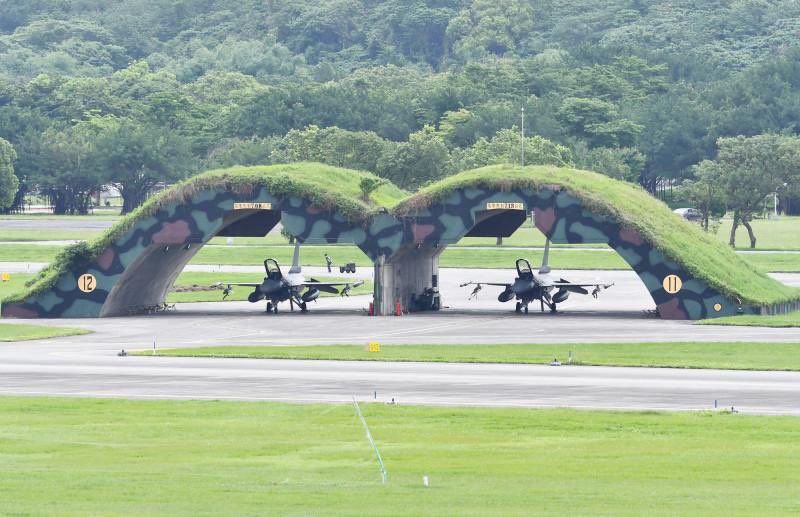 ⚔️✈️🇹🇼⚡🇨🇳 –Taiwan Air Force announced that 10 F-16 fighter jets will be activated if Chinese aircraft enter the adjacent region.  

F-16 Block 20 warplanes were seen loaded with air-to-air equipment at the Hualien air base in eastern Taiwan.