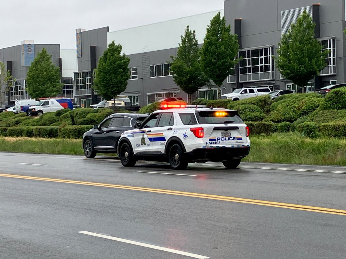 RoadSafetyKate's tweet photo. SWOOP-ing(Speed Watch Out On Patrol) it up in @citypittmeadows w/these great @RidgeRCMP Crime Prevention Volunteers this week. Enforcement was also out reminding drivers to slow down. #NoNeedForSpeed @ICBC  Please 🙏 slow down &amp; watch for vulnerable road users. 🚗🚓🚴‍♂️🚶‍♂️🚶‍♀️ https://t.co/ZEk9GblsqC