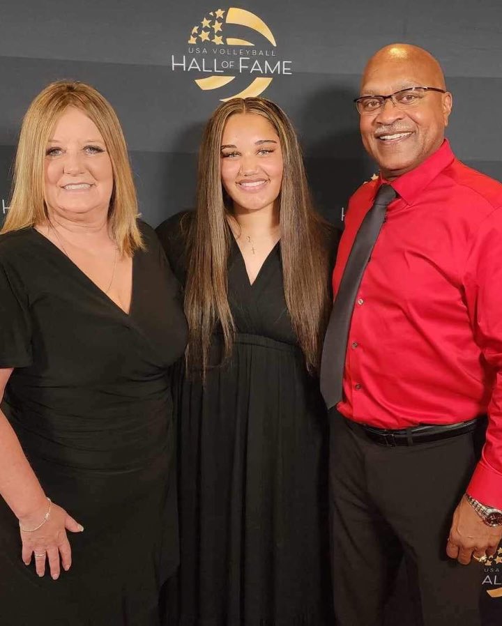 MT_Volleyball's tweet photo. We would like to congratulate our very own, Janae Edmondson, on receiving the Danielle Scott Courage Award presented by @usavolleyball yesterday! We are so proud of you and we thank you for all of your hard work! 👏

#BLUEnited | #BetterInTheBoro https://t.co/9JI8CM0E8M