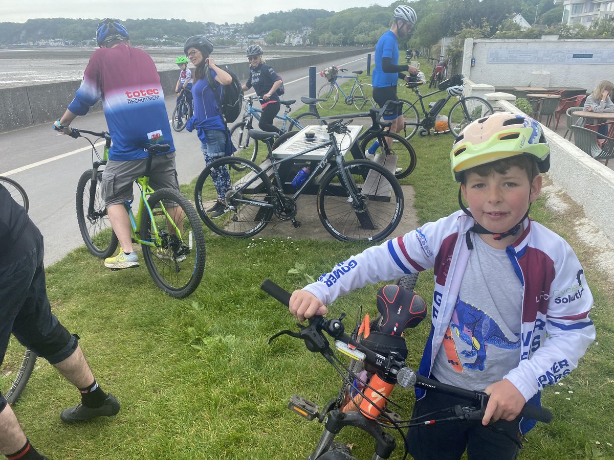 Another stunning ride last Saturday!  

Thanks to the lovely folks @ #RipplesCafe for looking after us!

This Saturday, we’re heading west for a change!

Meet from 9am @ Bynea car park 

Earlier ride start - *9.30am*

Route - Bynea to Pwll Pavillion and return!

Diolch!! 😁🇳🇱