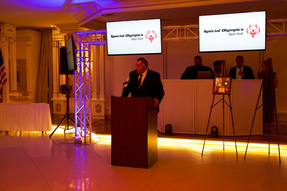 CCAMetro's tweet photo. Union carpenters and contractors were proud to join in raising $265,000 at the Metro NY Labor Dinner to benefit Special Olympics and all its great athletes who compete in NY and throughout the US. Congrats to event honorees David Caraballoso and Robert Wessels! https://t.co/SGBPKaFEum