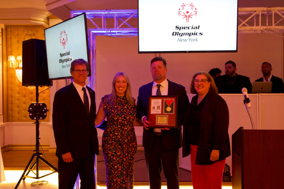 Union carpenters and contractors were proud to join in raising $265,000 at the Metro NY Labor Dinner to benefit Special Olympics and all its great athletes who compete in NY and throughout the US. Congrats to event honorees David Caraballoso and Robert Wessels!