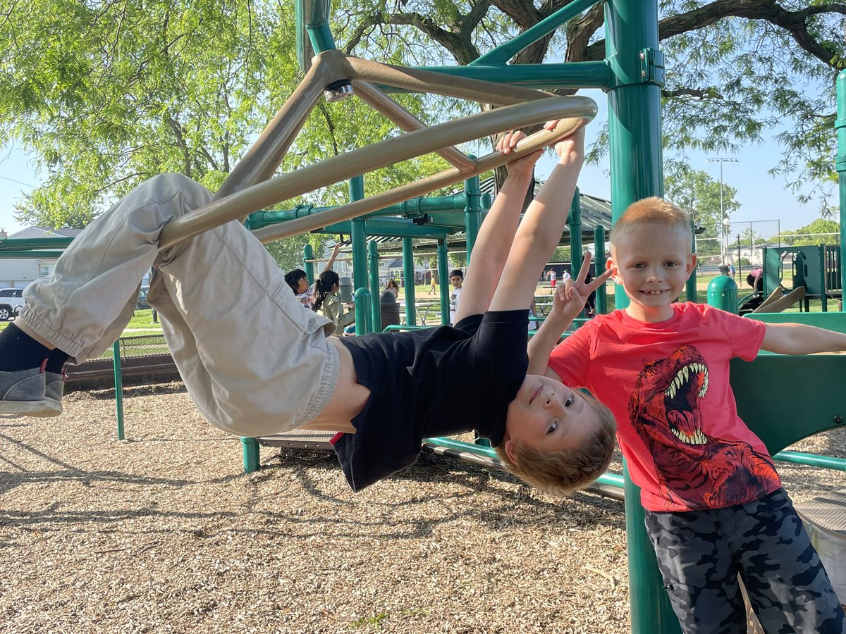 Second graders had a blast at Dee Park this morning! <a href="/sussman_howard/">Howard Sussman</a> <a href="/EllianEydis/">Ellian Eydis</a> <a href="/MarkTwainD63/">Mark Twain School</a>