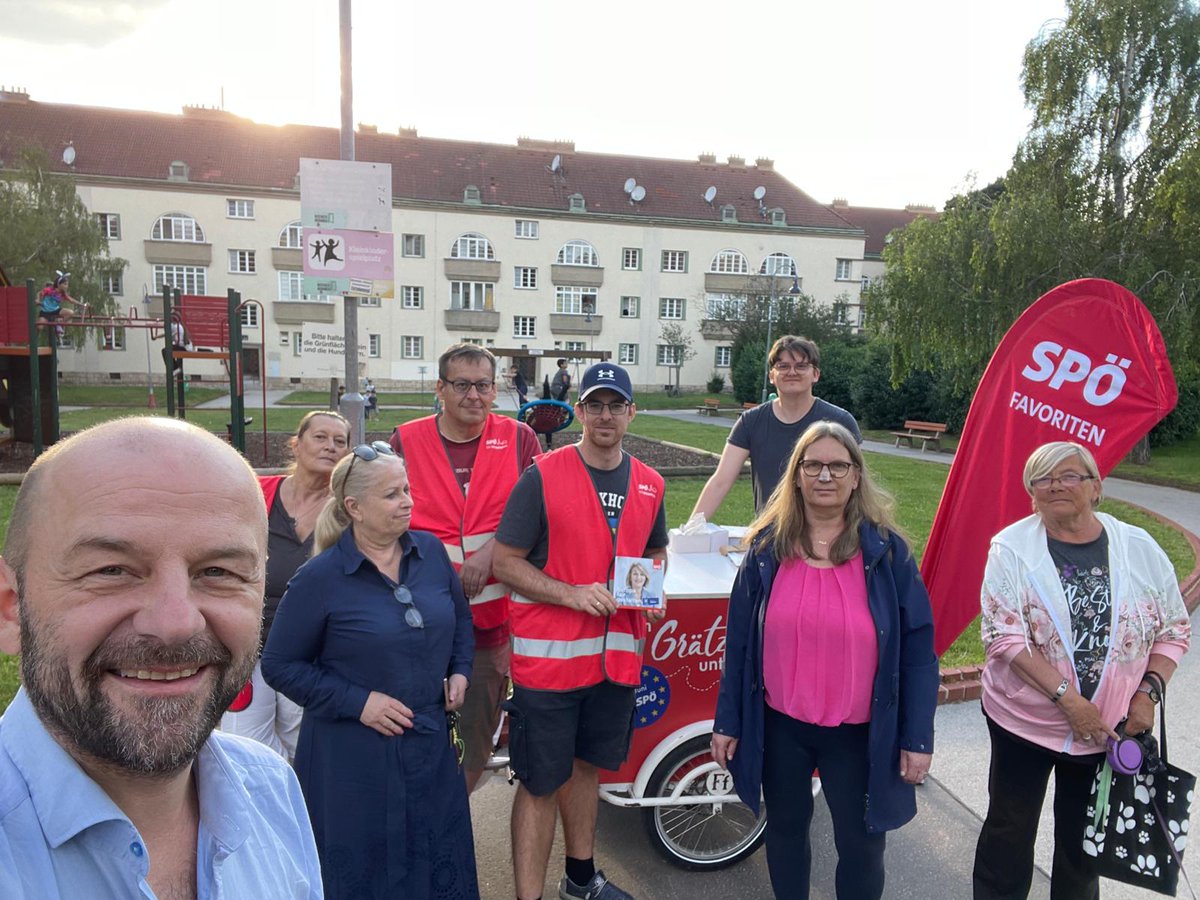 zwirnsi's tweet photo. Wir waren wieder ein bisserl im Gemeindebau unterwegs ✊️🙂
#EUWahl24 #Regner #Schieder #SPÖ #SPÖFavoriten #SektionWasserturm https://t.co/NGzm1F5xCe