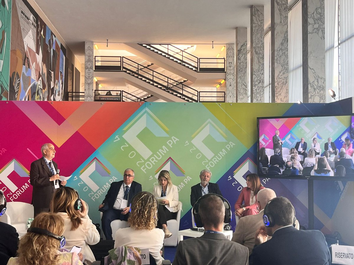 UNADIS_os's tweet photo. “Il ruolo della dirigenza pubblica nell’ambito delle autonomie”. Il contributo Unadis a @FPA_net 
Un ringraziamento speciale a tutti i partecipanti. https://t.co/xrjO4lB5ye