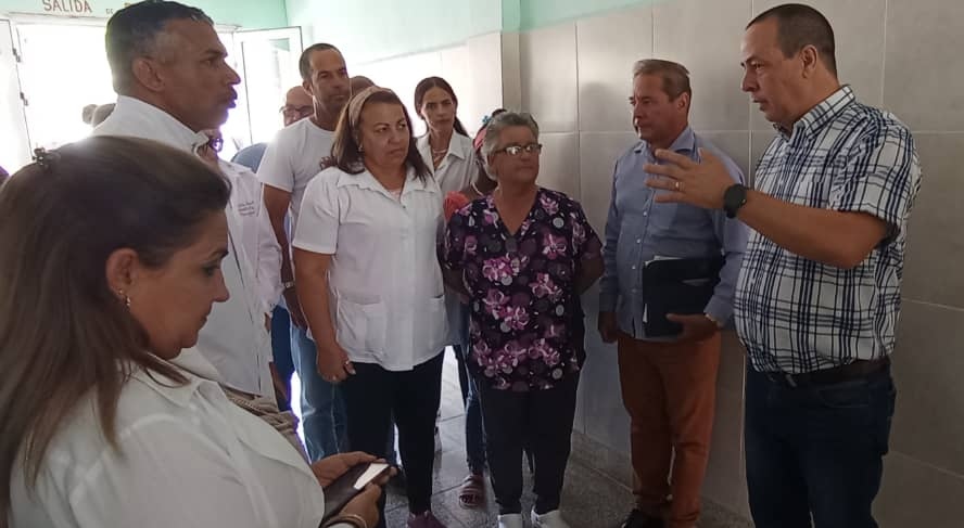 🇨🇺 En visita Gubernamental a #Mayabeque, este jueves recorrimos áreas del Hospital General 'Aleida Fernández', del municipio de Güines. Reconocimos el esfuerzo de sus trabajadores para respaldar servicios vitales, aun en medio de los problemas estructurales que allí existen.