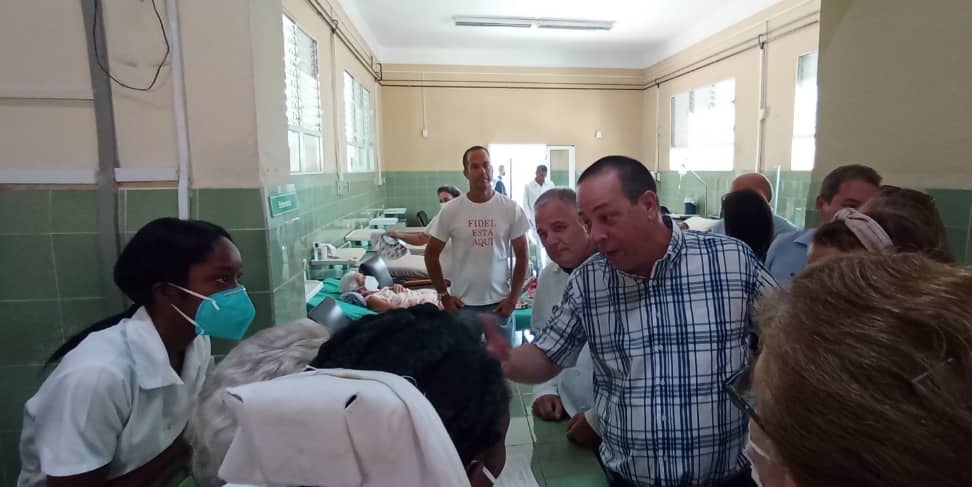 japortalmiranda's tweet photo. 🇨🇺 En visita Gubernamental a #Mayabeque, este jueves recorrimos áreas del Hospital General "Aleida Fernández", del municipio de Güines.

Reconocimos el esfuerzo de sus trabajadores para respaldar servicios vitales, aun en medio de los problemas estructurales que allí existen. https://t.co/5LTWzZLExc