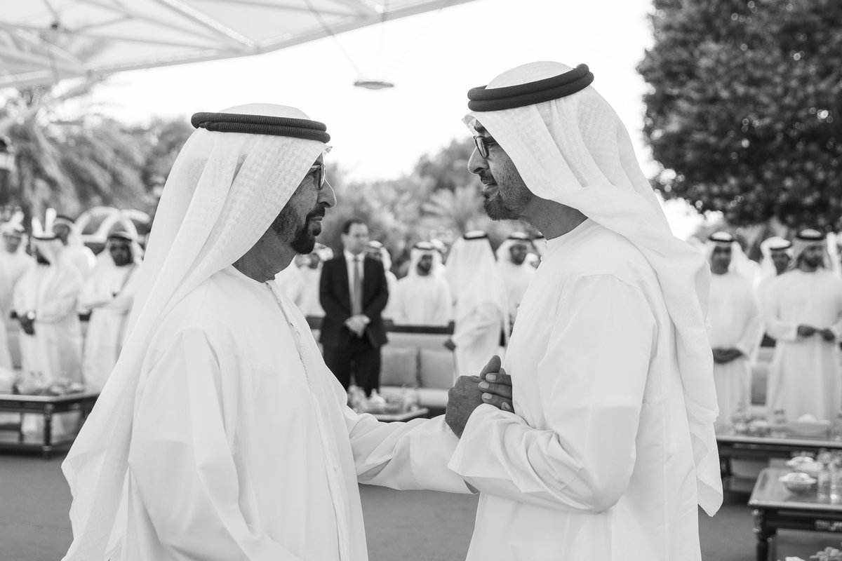 MohamedBinZayed's tweet photo. رحم الله الوالد حمد بن سهيل الخييلي وغفر له وأسكنه فسيح جناته. رحل بعد رحلة ثرية من العمل الوطني المخلص رافق فيها الشيخ زايد، رحمهما الله، لسنوات طويلة، وقدم إسهامات بارزة في خدمة وطنه ومجتمعه. نعزي أنفسنا والعائلة الكريمة وندعو الله أن يلهمنا الصبر والسلوان. https://t.co/z5GankfzK8