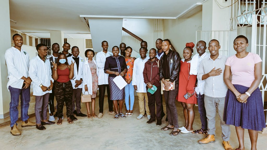 blbcovab's tweet photo. The group photo before leaving the school is special.
The lecturer takes it home to count the number of batches she had taught.
The student takes it home to count the memories to be cherished. https://t.co/OwGWiyhwdM