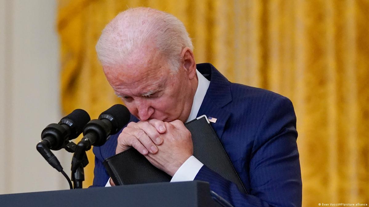 Good grief... binder biden asked pre approved questions to be repeated, even though blunder biden has the answers right in front of him.