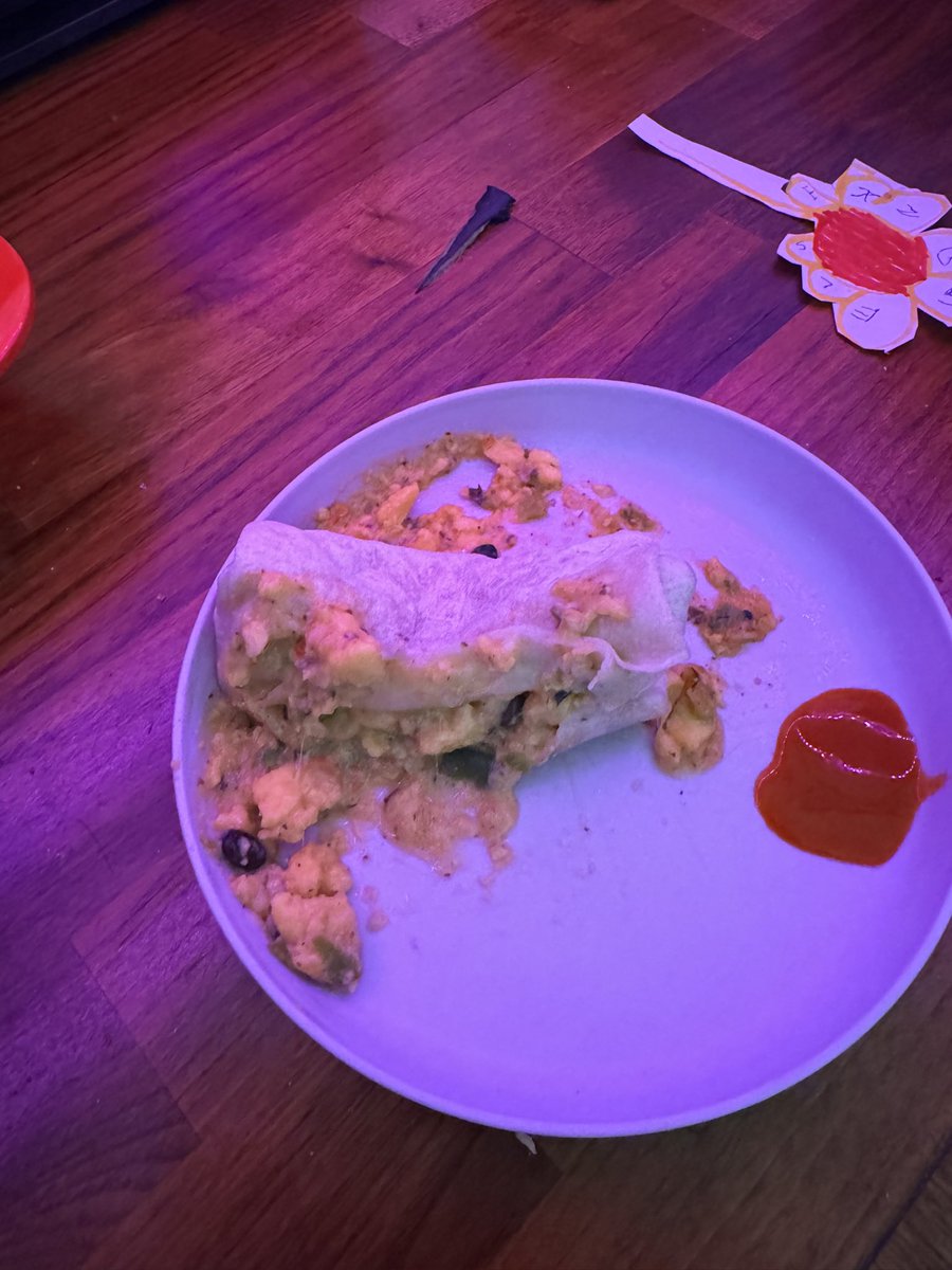 realcstevenson's tweet photo. @RedsFoods why do your burritos do this EVERY TIME? https://t.co/lE7x6Gf7NX