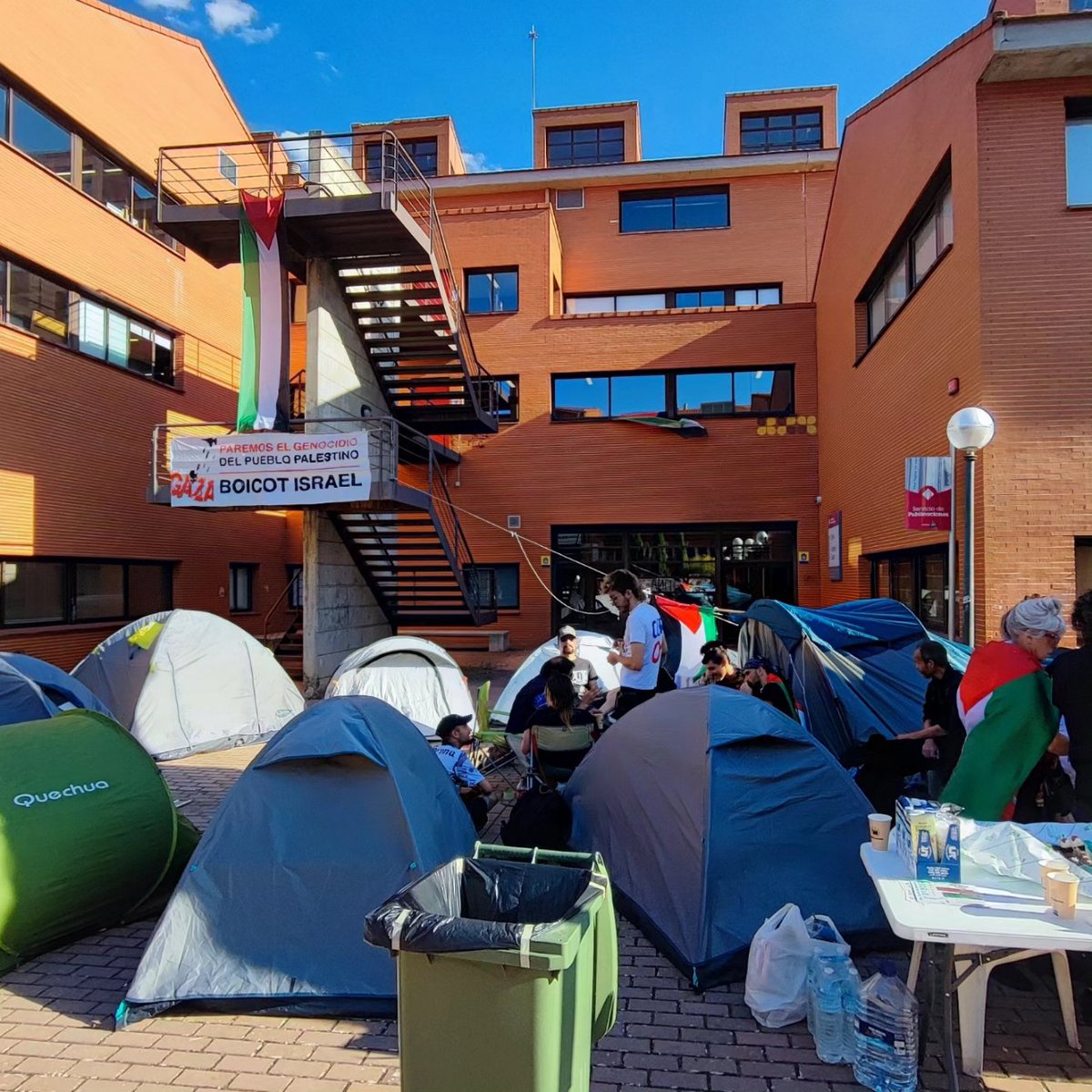 🇵🇸El alumnado de Cuenca, solidario e internacionalista, se une a la movilización que se está llevando a cabo en más de 300 universidades del mundo, acampando de forma indefinida. 
Exigen a la <a href="/uclm_es/">Universidad de Castilla-La Mancha</a> que se pronuncie  y cese las relaciones que tiene con el genocidio sionista.