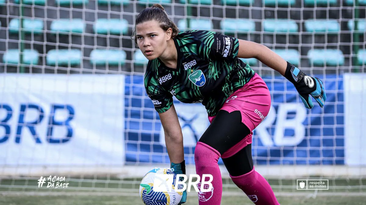 minasbrasiliaff's tweet photo. HOJE TEM MINAS SUB20 🇸🇱

E é em casa! Acompanhe da arquibancada:

🏟️ Bezerrão 
⏰ 15h
🎫 1Kg de alimento 
📺 Minas Brasília Futebol Feminino | YouTube 

#respeitaasminas #minasbrasiliafutebolfeminino #futebolfeminino #brasilia #mbff https://t.co/9hJX7XuIVg