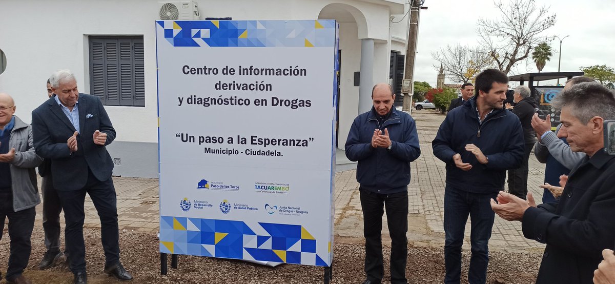 JND_uy's tweet image. El sec. Gral de la #JND @DanielRadioP participa de la inauguración del Centro de información, derivación y diagnóstico : "Un paso a la esperanza", junto al Intendente de @idTacuarembo Wilson Ezquerra, Ministro del @midesuy @asciarram y el Alcalde de #PasodelosToros @luisirigoin