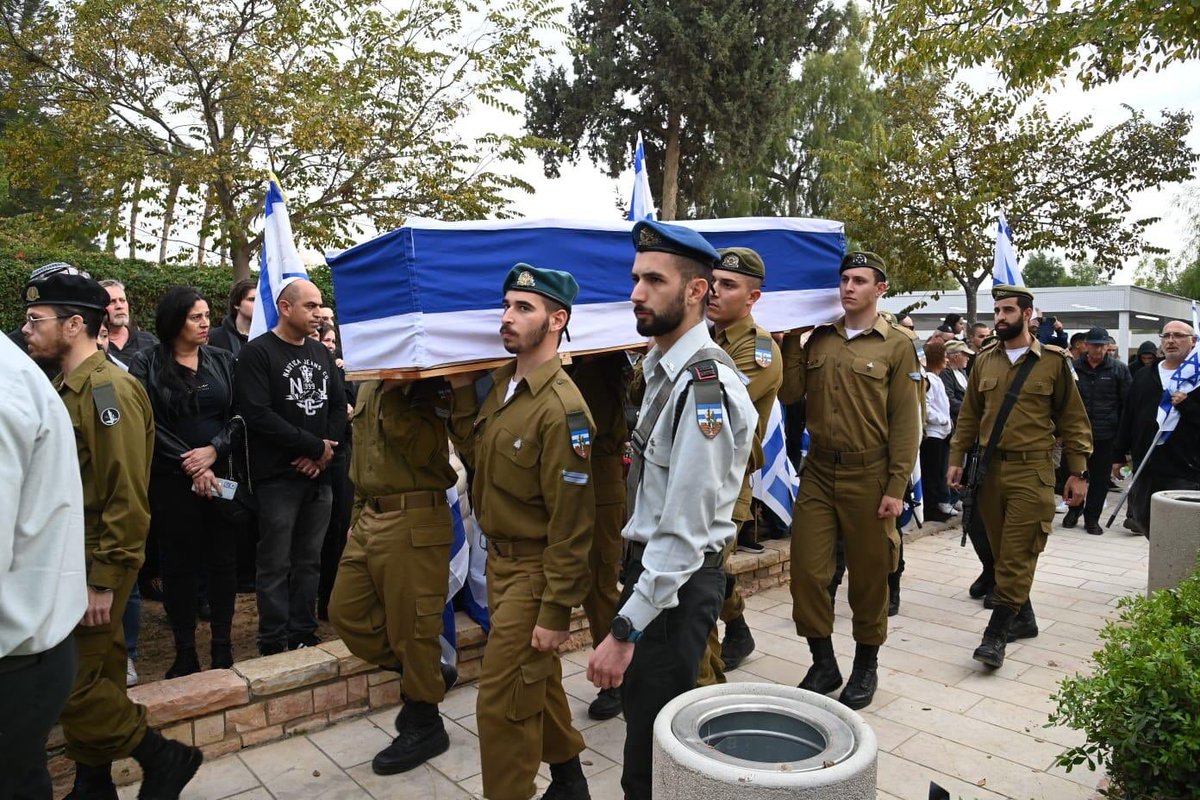 tevfik_hams's tweet photo. Bugün Gazze'de geberen 8 şerefsiz Tel Aviv'de toprağa verildi.

- Toprak bile sizi kabul etmeyecek. https://t.co/dmb26cik7k