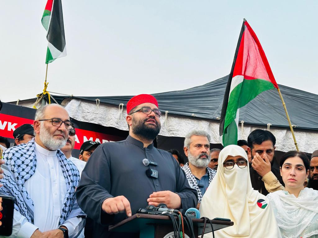 SenatorMushtaq's tweet photo. سیو غزہ @SaveGazaPK کے رفح آپریشن بند کرواو غزہ بچاو دھرنے میں پریس کانفرنس۔ ایمل ولی خان @AimalWali مرکزی صدرعوامی نیشنل پارٹی @ANPMarkaz ، مشہور صحافی، تجزیہ کار، عمران ریاض خان @ImranRiazKhan ، صدیق جان @SdqJaan معروف صحافی، چیئرمین  @HRCPakistan جمشید حسین، سیو غزہ کی فاؤنڈر ٹیم لیڈ حمیرا طیبہ @humairatayyaba ، سیو غزہ کی ایگزیکٹو کمیٹی کے ممبر ڈاکٹر فضل ربی، وہاج، بلال ربانی اور دیگر ذمہ داران نے شرکت کی۔

@GovtofPakistan 
@SaveGazaPK