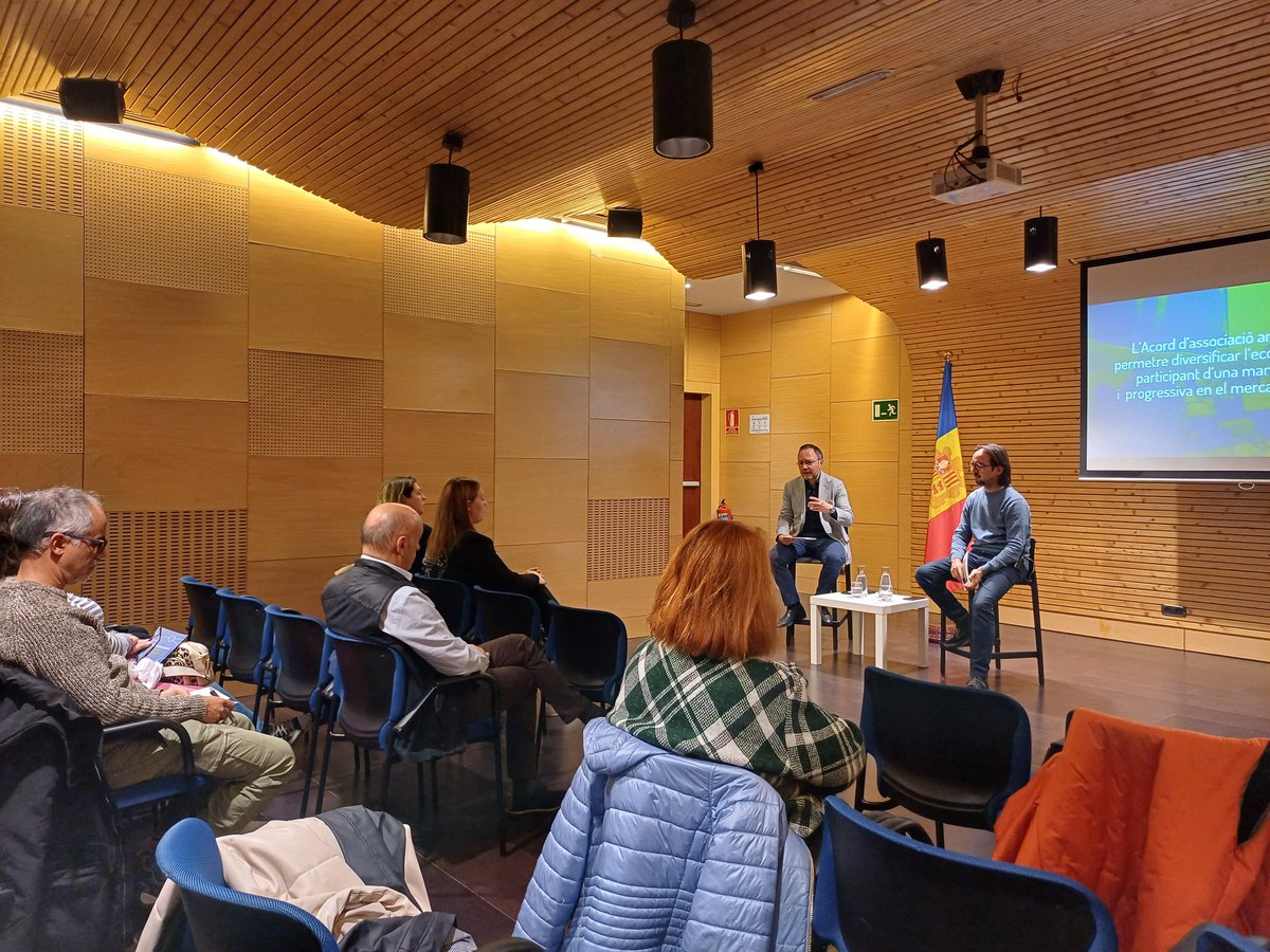 🟢🔵 DIRECTE- Estem en directe des del Centre esportiu del Pas de la Casa, en la cinquena reunió de poble sobre l’#AcordEU 🇦🇩🇪🇺. Segueix aquest fil 🧵👇🏼 o l’streaming des d’aquí ⬇️ shorturl.at/1O4nr

#ProjecteCompartit