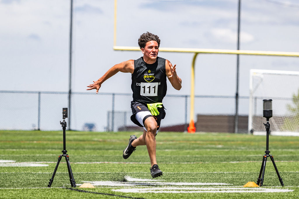 Flashback to one of our recent @USArmyBowl National Combines! The energy, the talent, the excitement. Don't miss your chance to gain recruiting exposure and be selected as an Army All-American ⭐️🇺🇸⭐️ @SixZeroAcademy @joeray36 @JeffHecklinski @CSMITHSDSU @JJKilgore_SDS