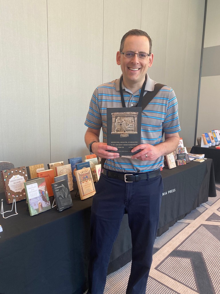 Our authors have arrived at #NAPS2024! Here's Jared Secord, co-author of MEDICINE, HEALTH, AND HEALING IN THE ANCIENT MEDITERRANEAN (500 BCE-600 CE) Get 40% off his book with code UCPNAPS for a limited time! tinyurl.com/4d6xuxa6