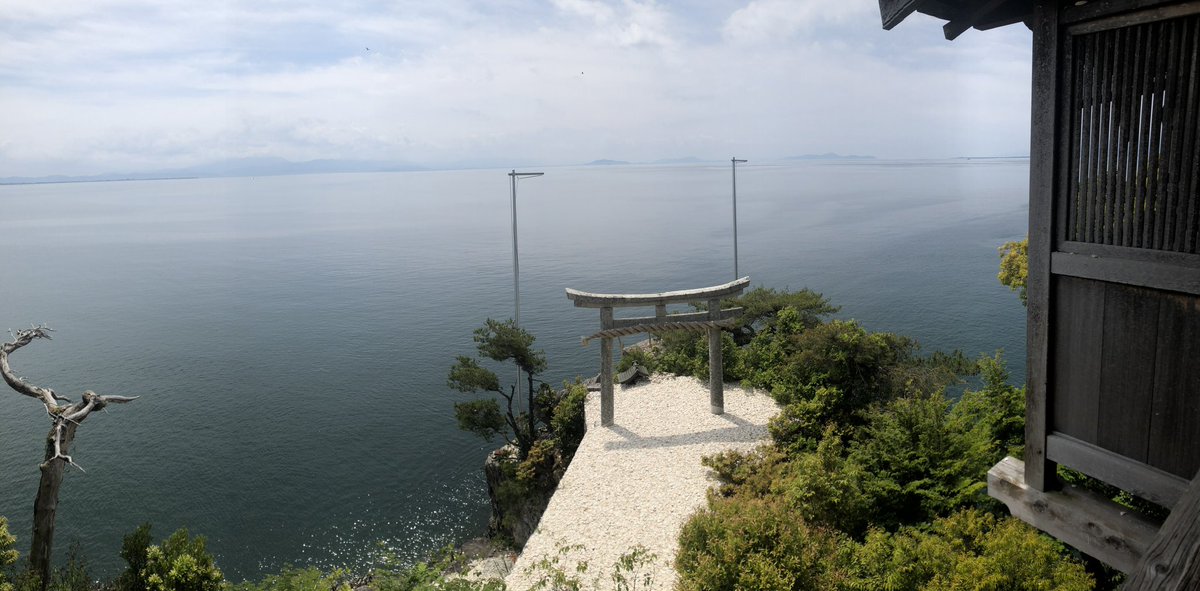 琵琶湖 竹生島に上陸してきました♪
メッセージは皆さん口を揃えて
＂自然＂のことをおっしゃられ🌿✨
四の五の言わずに、余計な物をつけないで、あるがまま、そのままを受け入れよ🥰そう読取りました
#琵琶湖 #竹生島 #宝厳寺
#日本三大弁財天 #八大龍王 #宇賀福神
#白巳社 #三龍善神 #ネオスピ