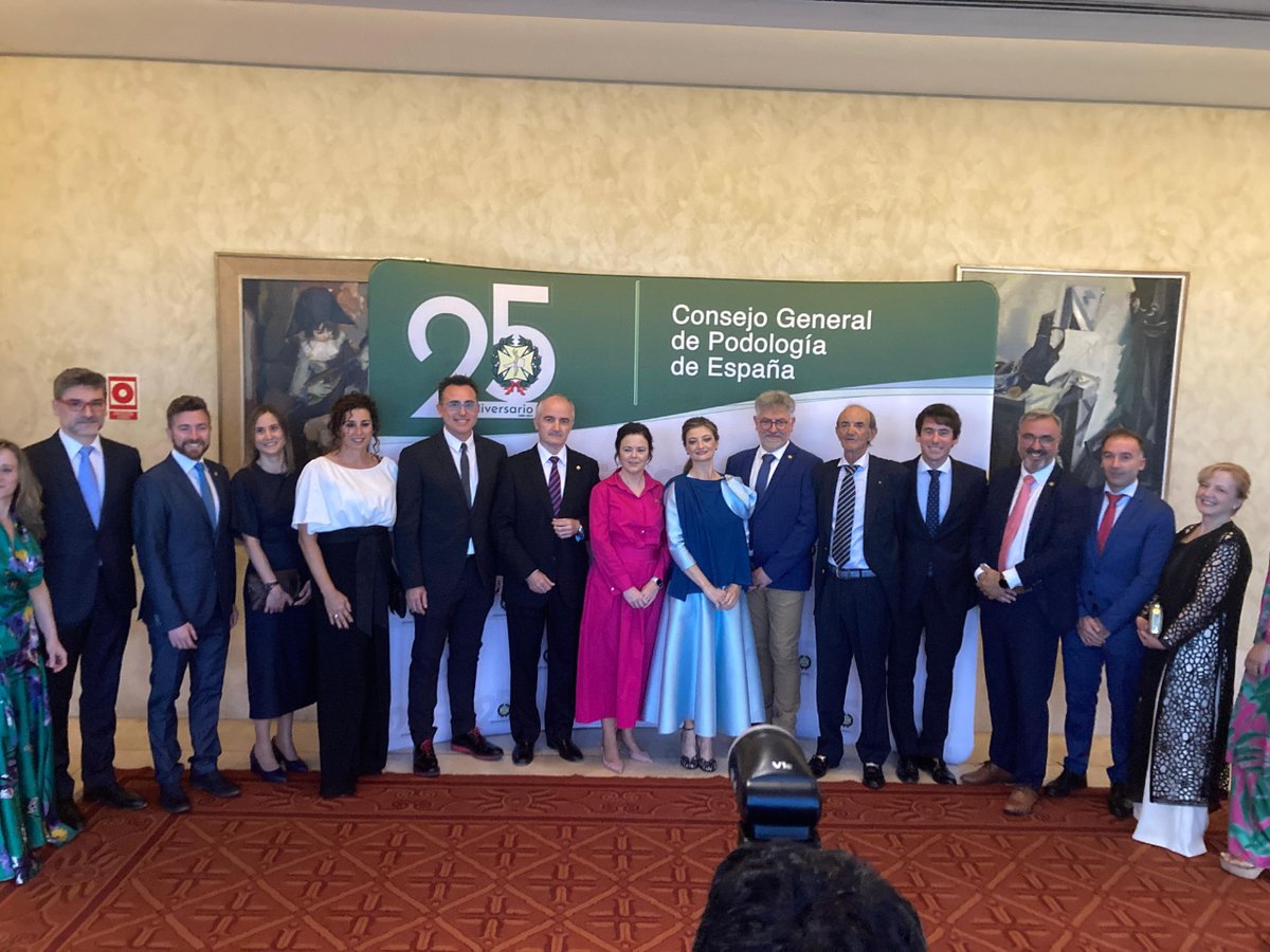 🎉 Esta noche celebramos 25 años del Consejo General de Podología de España con un evento lleno de reconocimientos, emociones y sorpresas.

¡Gracias a todos los que han contribuido a nuestra historia y futuro! 👣✨ #25AniversarioCGCOP
