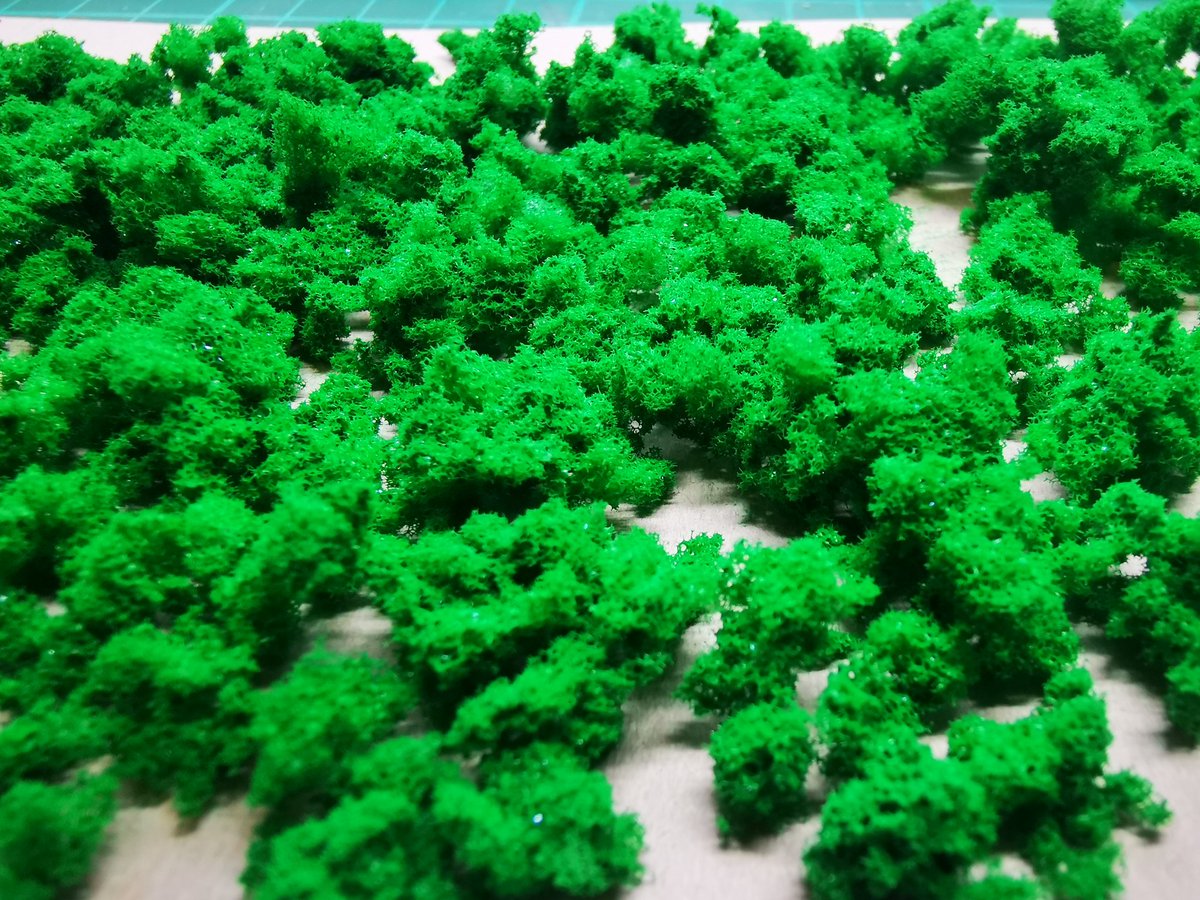 I finally had a go at making my own turf/flocking 😀
video should be out in the next week on  youtube.com/@gamechangercr…
#flocking #diycrafts #craftideas