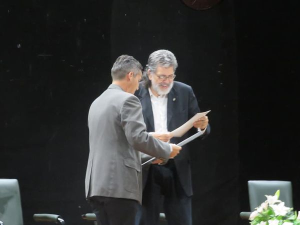 Feliz de conocer que Abel Prieto le fue otorgada la categoría de Doctor Honoris Causa en Ciencias Filológicas de la Universidad Central "Marta Abreu" de Las Villas. Muchísimas Felicidades. #UJCdeCuba <a href="/DiazCanelB/">Miguel Díaz-Canel Bermúdez</a> <a href="/DrRobertoMOjeda/">Dr. Roberto Morales Ojeda</a> <a href="/MeyvisEstevezE/">Meyvis Estevez Echevarría</a>