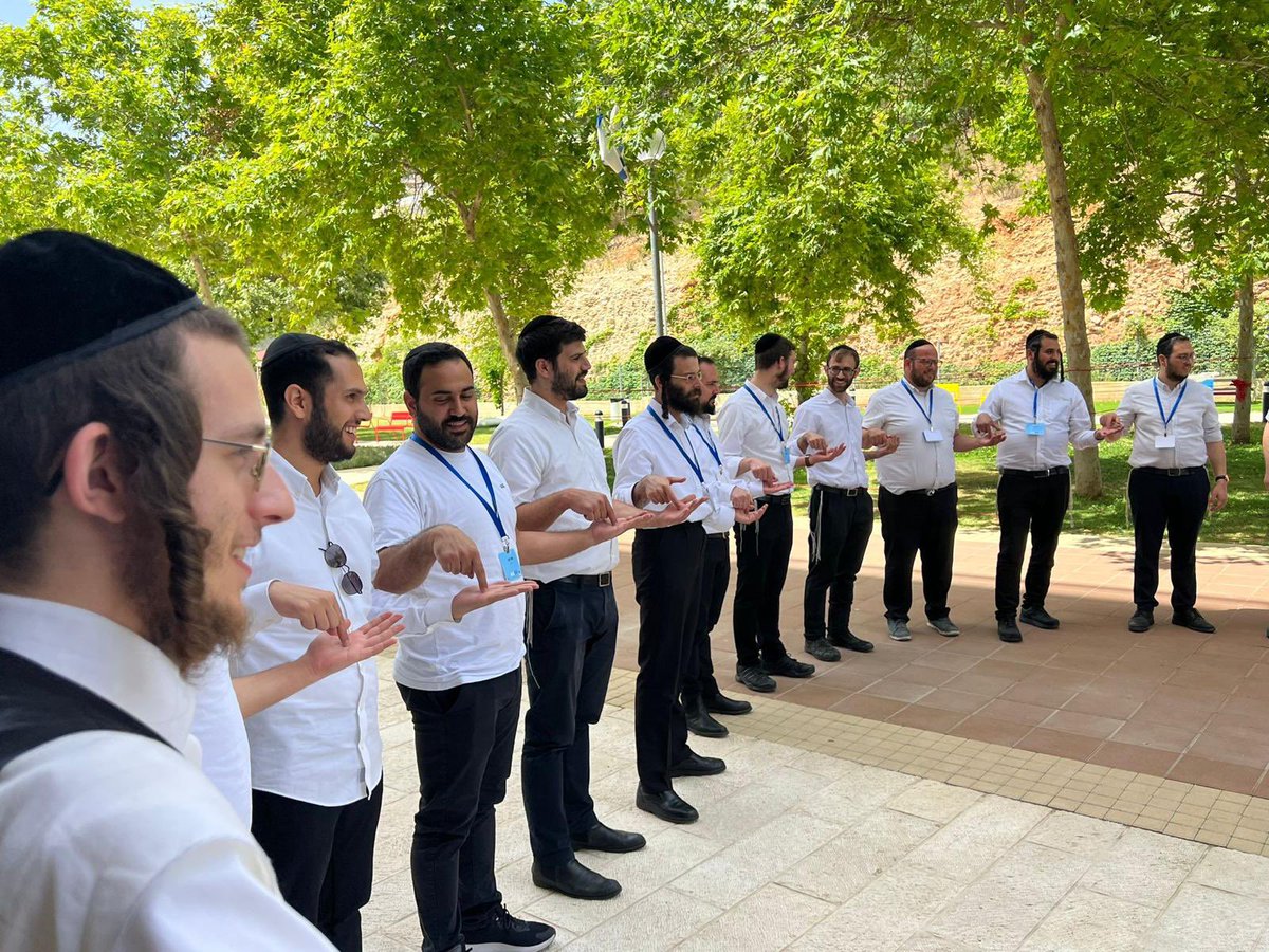 Yitzik Crombie tweet media