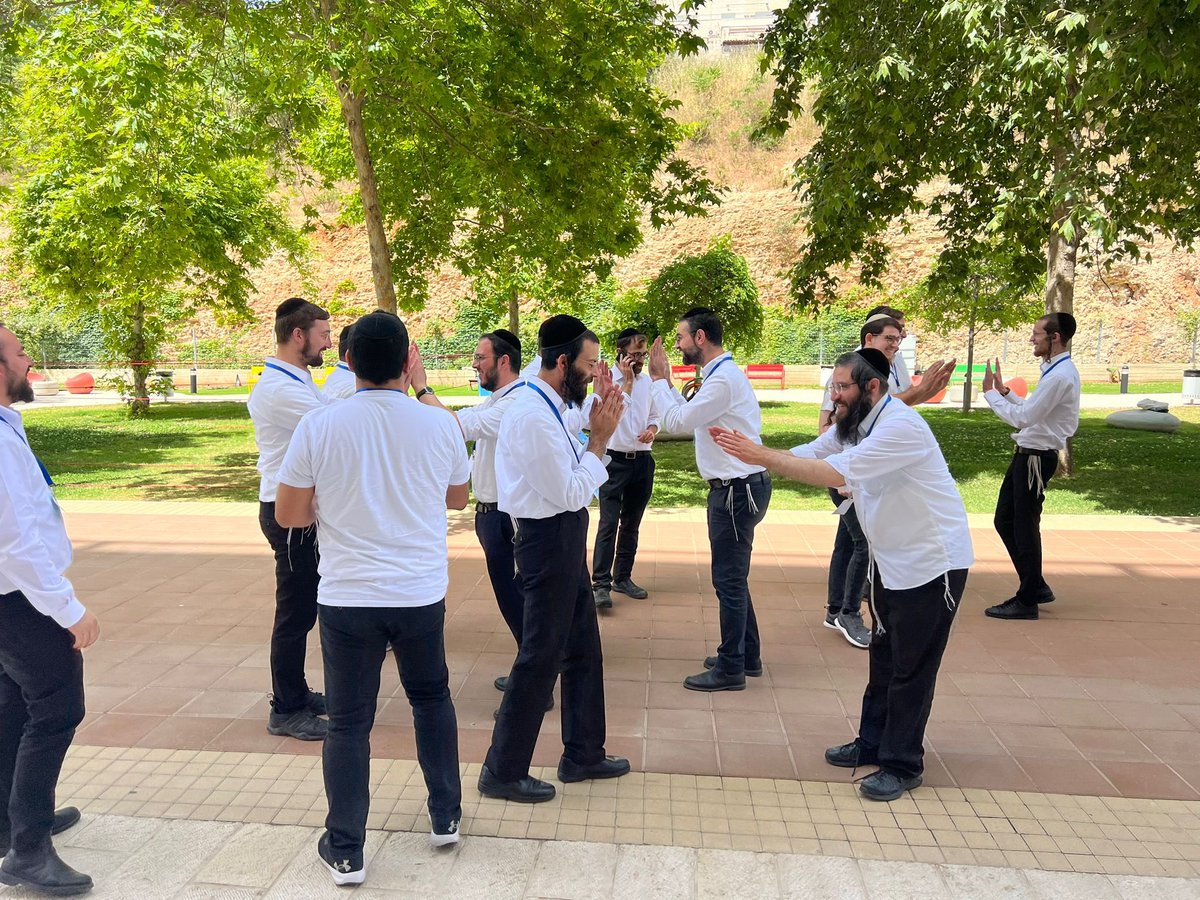 Yitzik Crombie tweet media